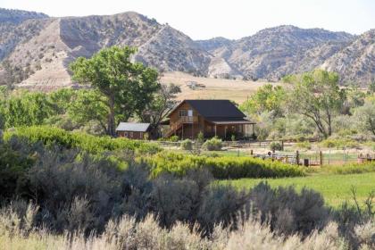 Cozy Henrieville Cabin with Porch Near Bryce Canyon! - image 10