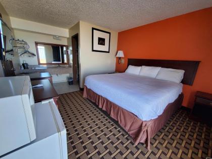 Relax Inn Henryetta - image 1