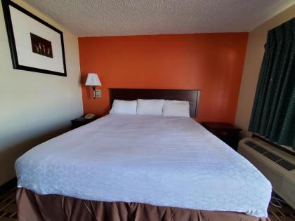 Relax Inn Henryetta - image 14