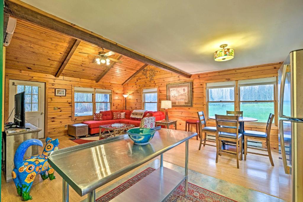 High Peak Heaven Cozy Log Cabin on 1 Acre! - image 7