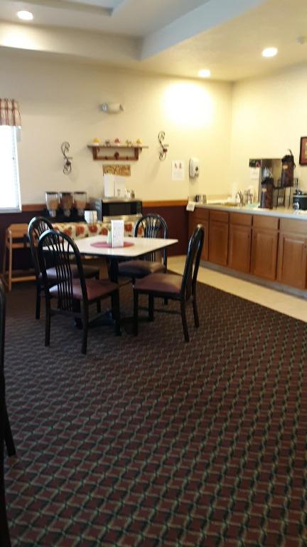 Herington Inn and Suites - image 3