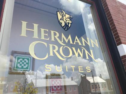 Hermann Crown Suites - image 15