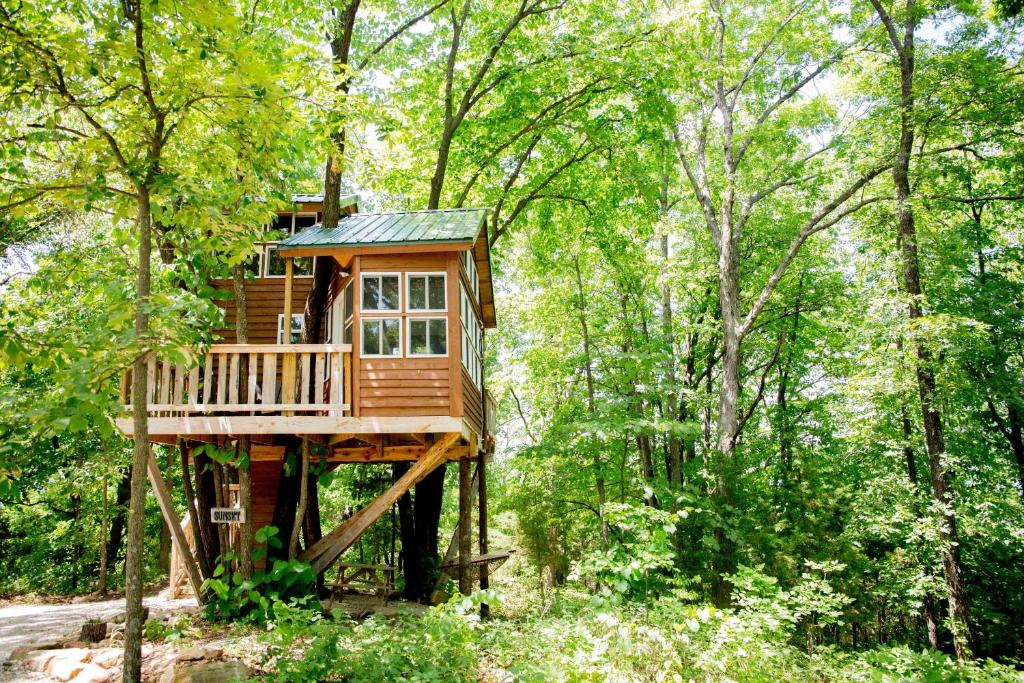 The Cottage Treehouses - main image