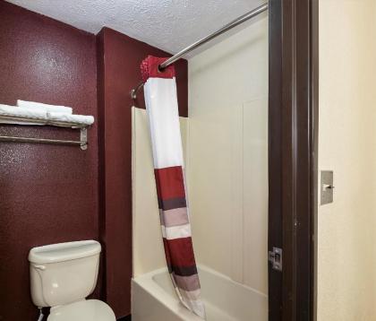 Red Roof Inn & Suites Hermitage - image 3