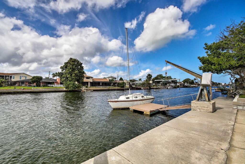 Waterfront Hernando Beach Home with Dock and Kayaks - image 4