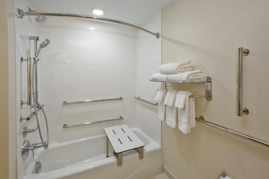 Fairfield by Marriott Inn & Suites Herndon Reston - image 3