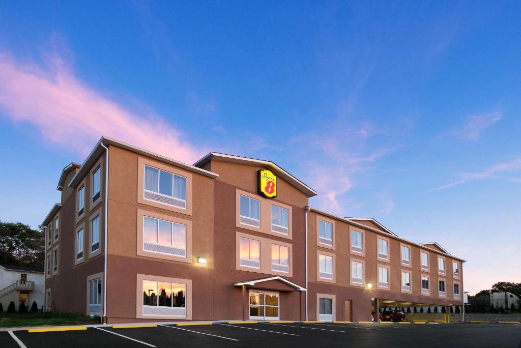 Super 8 by Wyndham Hershey - image 3