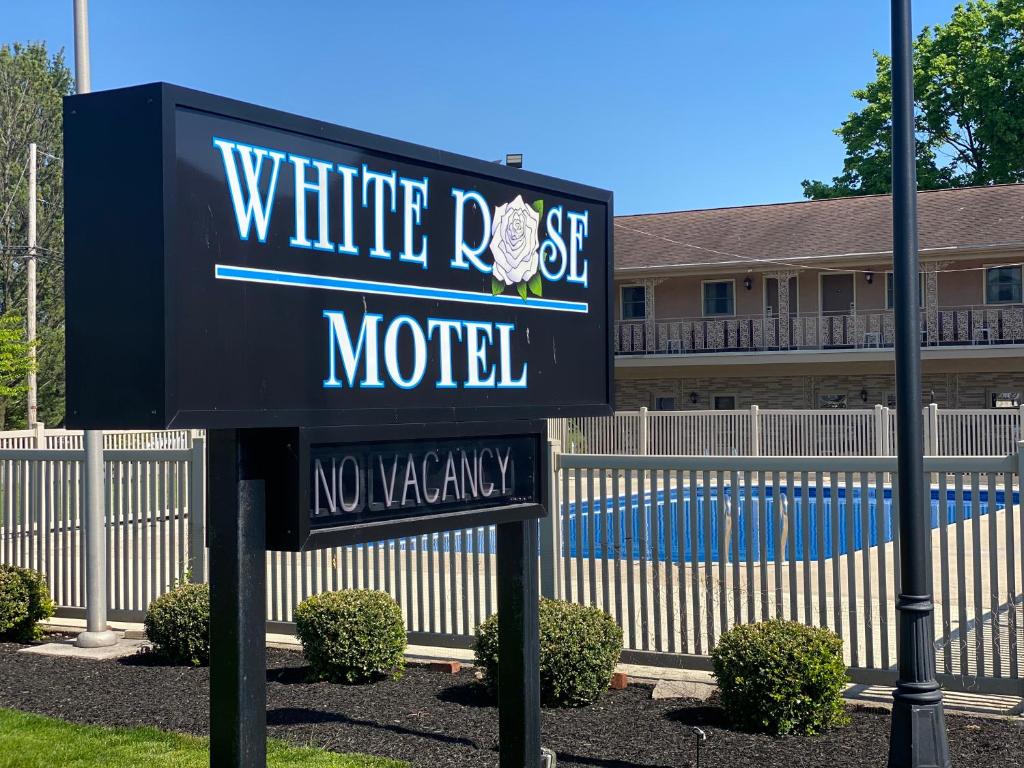 White Rose Motel - main image