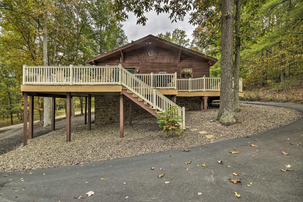 Pet-Friendly Raystown Lake Cabin with Deck and BBQ! - image 4