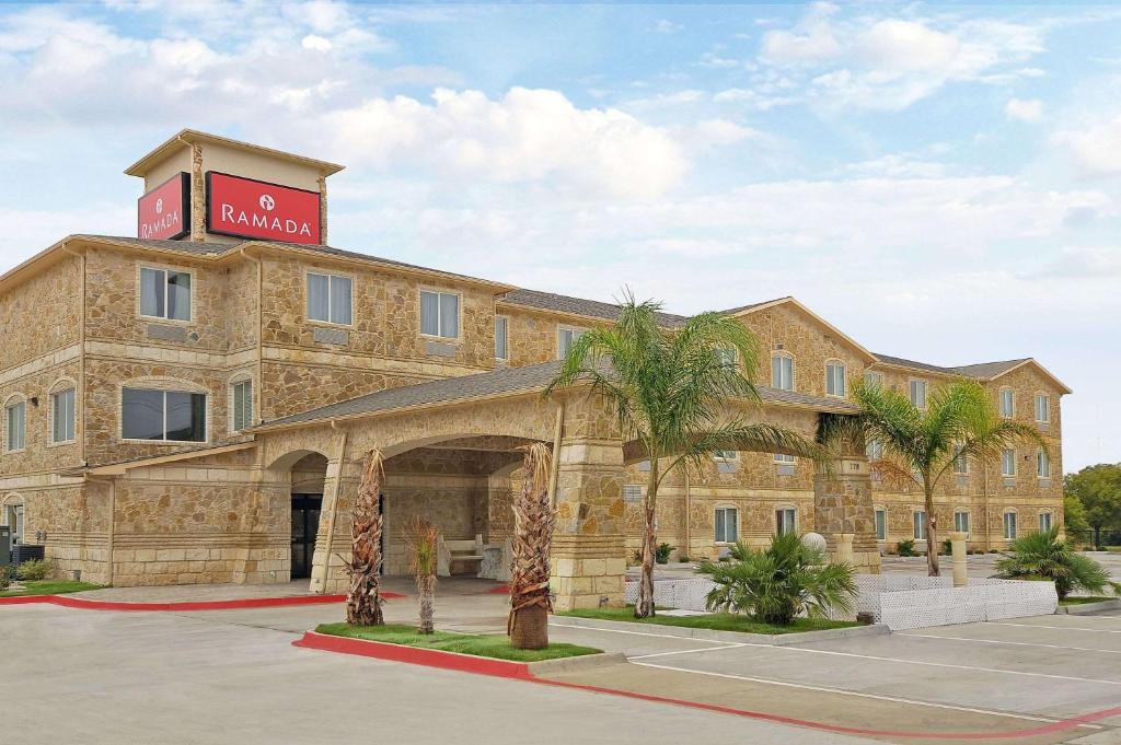 Ramada by Wyndham South Waco - main image