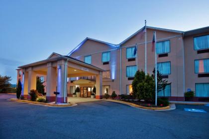 Holiday Inn Express Hotel  Suites Hiawassee an IHG Hotel