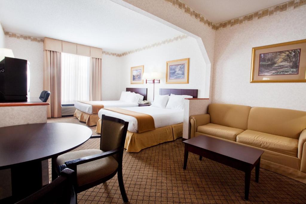 Holiday Inn Express Hotel & Suites Hiawassee an IHG Hotel - image 2