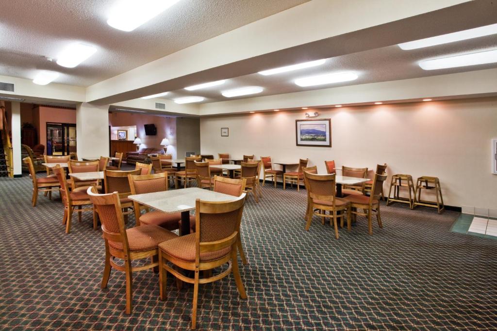 Holiday Inn Express Hotel & Suites Hiawassee an IHG Hotel - image 6