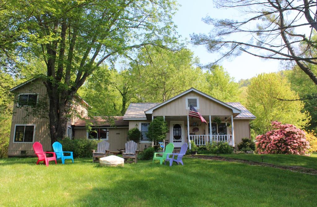 Henson Cove Place Bed and Breakfast w/Cabin - main image