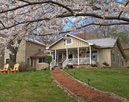 Henson Cove Place Bed and Breakfast w/Cabin - image 13