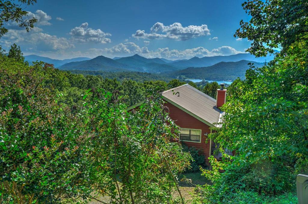 Frog Leap Hiawassee Cabin with Blue Ridge Mtn Views - main image