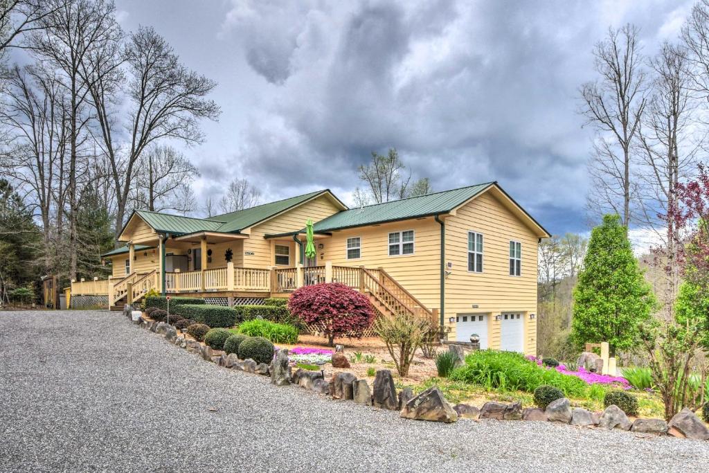 Retreat with Deck in Chattahoochee National Forest! - image 3