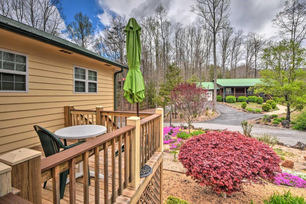 Retreat with Deck in Chattahoochee National Forest! - image 4