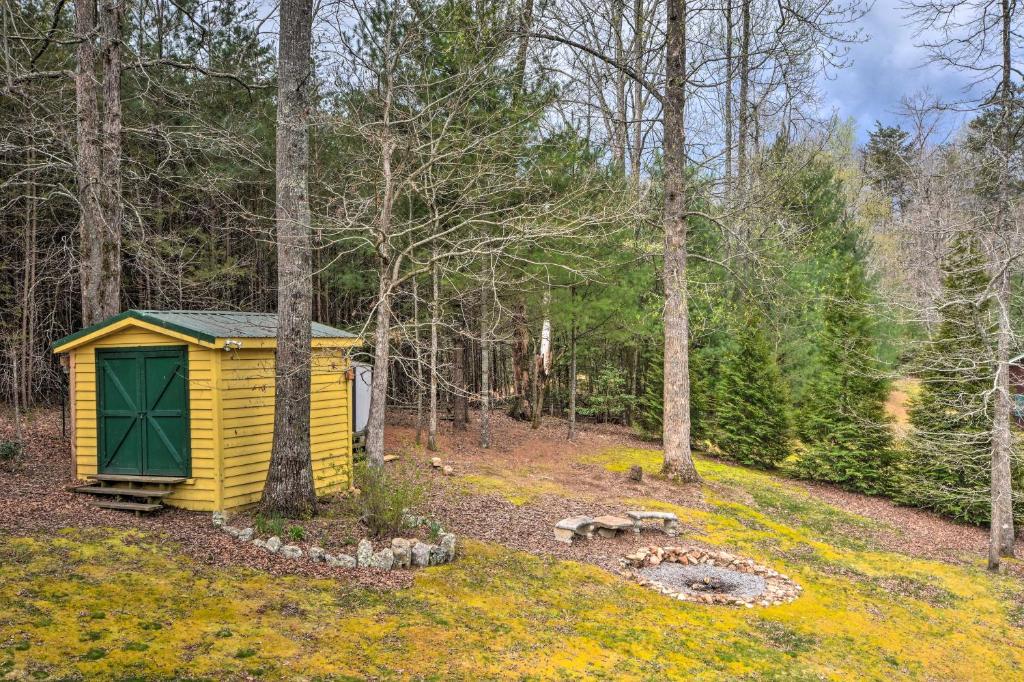 Retreat with Deck in Chattahoochee National Forest! - image 5