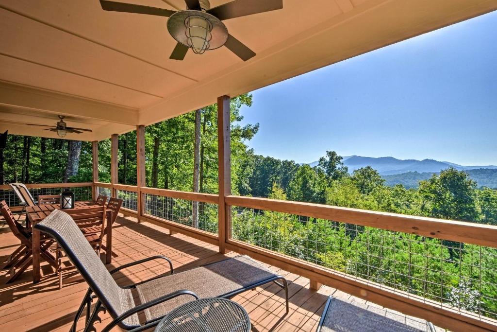 Hiawassee Home with Views Less Than 1 Mi to Lake Chatuge - main image