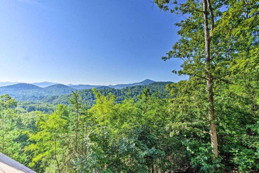 Hiawassee Home with Views Less Than 1 Mi to Lake Chatuge - image 5