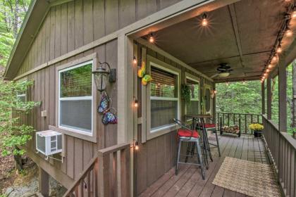 Treetop Haven with Deck 8 Mi to Fairgrounds! - image 1