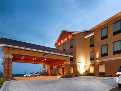 Best Western Plus Hiawatha Hotel - image 13