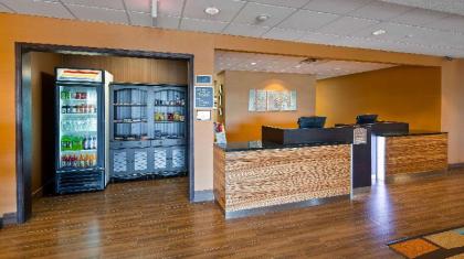 Best Western Plus Hiawatha Hotel - image 2