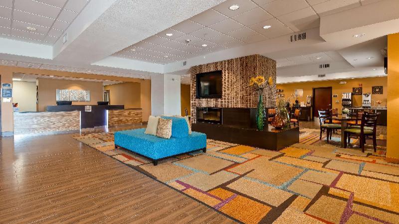 Best Western Plus Hiawatha Hotel - image 3