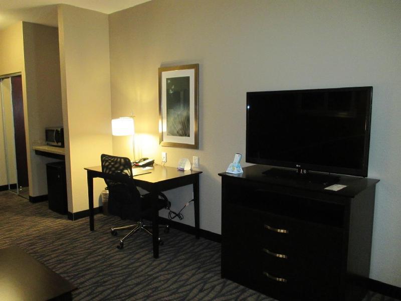 Best Western Plus Hiawatha Hotel - image 6