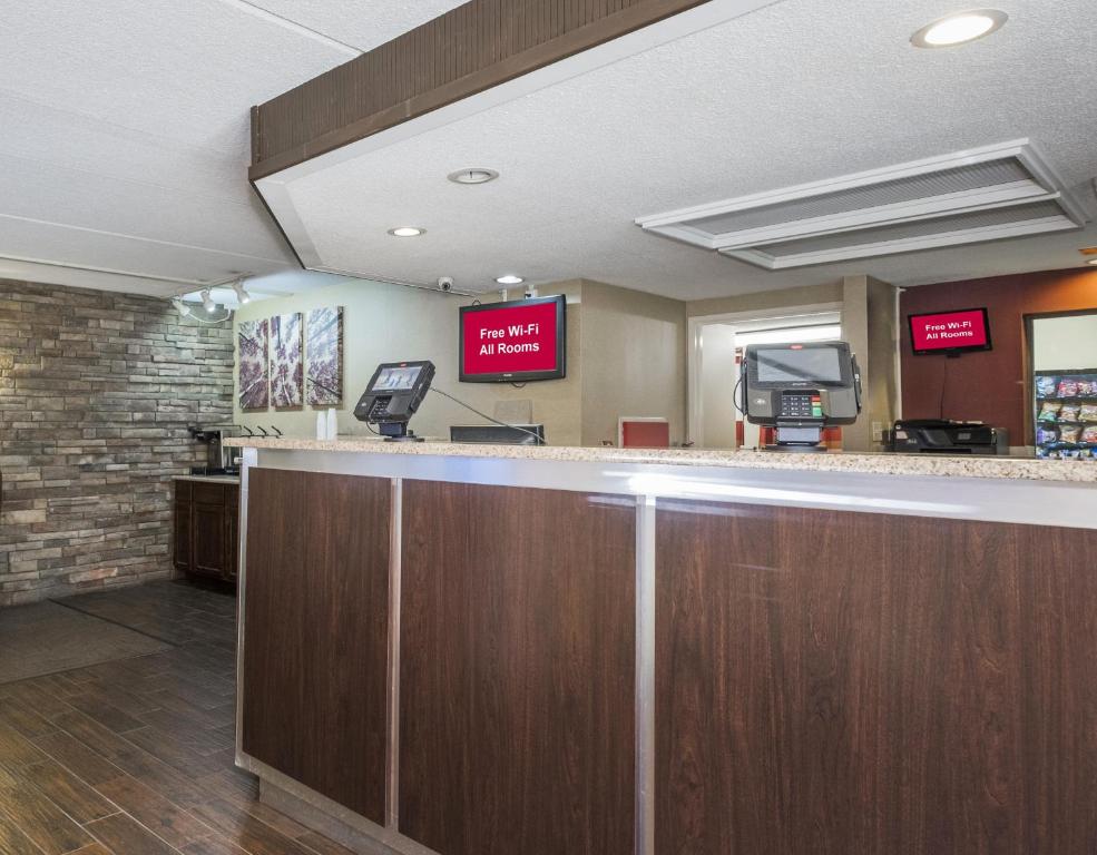 Red Roof Inn Hickory - image 3