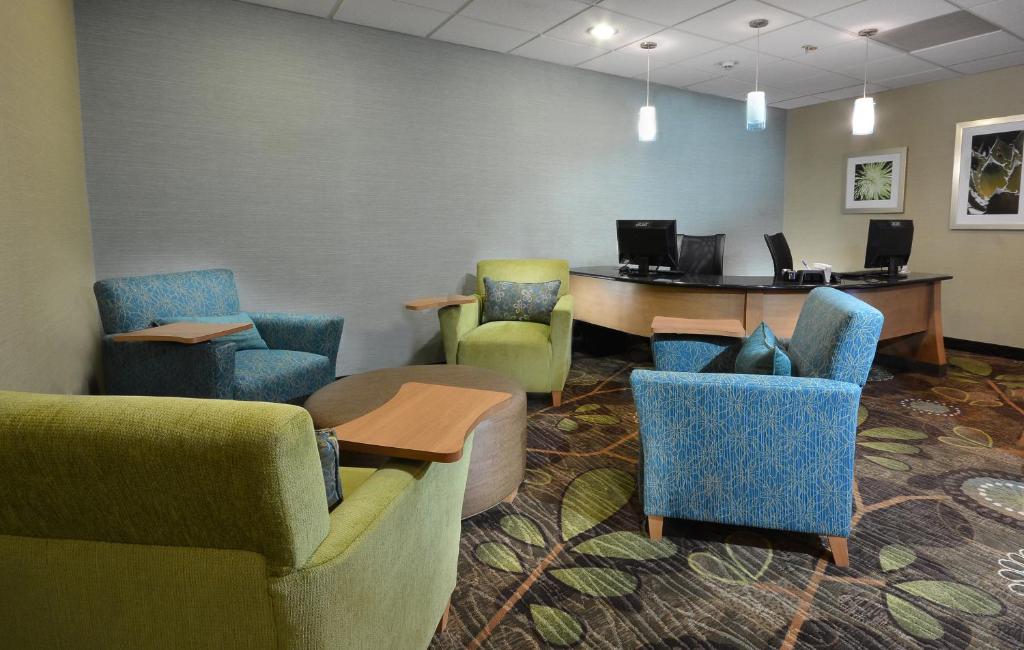 Holiday Inn Express Hotel & Suites High Point South an IHG Hotel - image 2