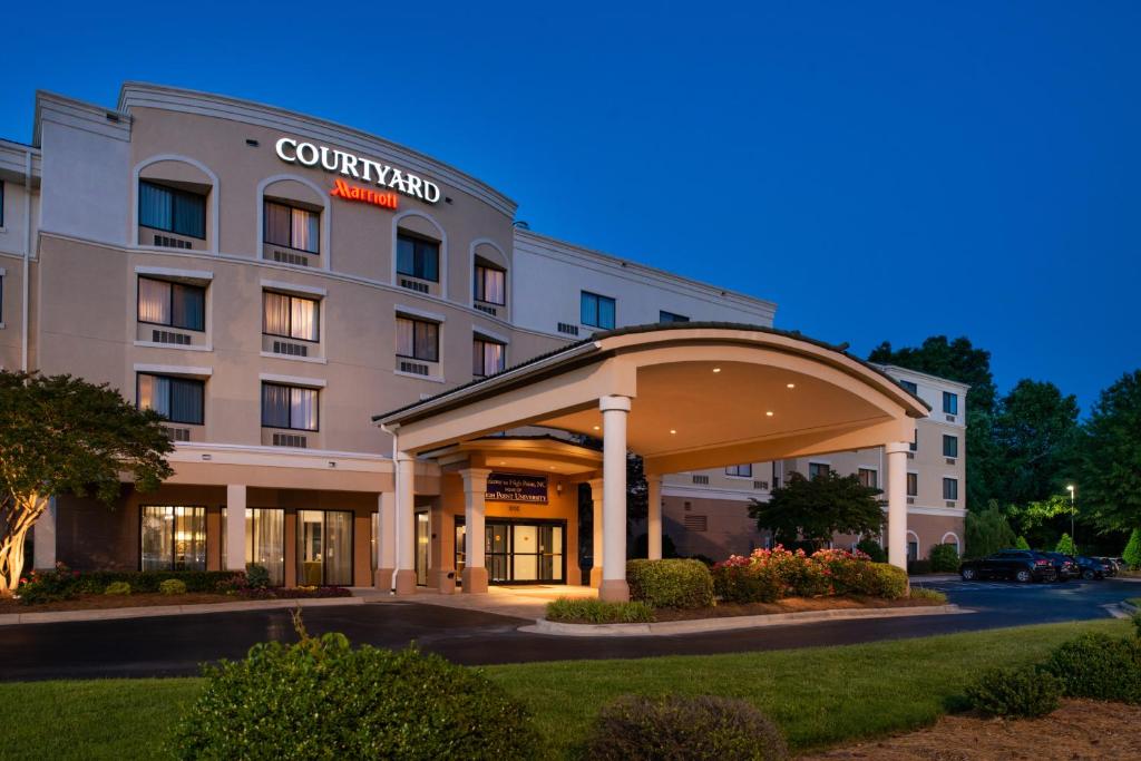 Courtyard High Point - main image