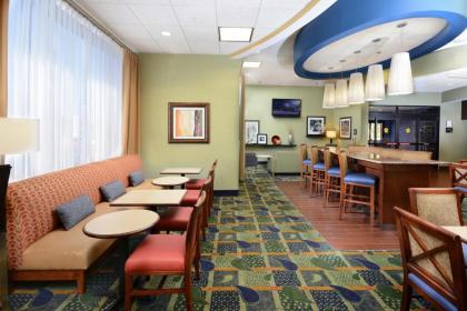 Hampton Inn High Point - image 10