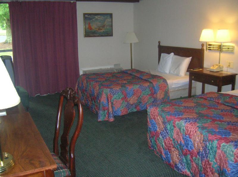 Econo Lodge - image 2