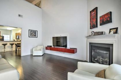 Inviting High Point Townhome with Patio and Privacy - image 6