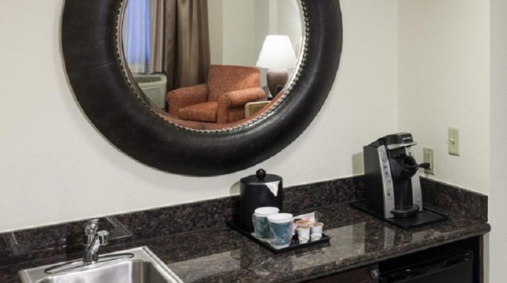 Hilton Garden Inn Denver Highlands Ranch - image 2