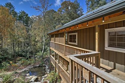 2BR Highlands Luxury Cabin with Stone Firepit In Town - image 11