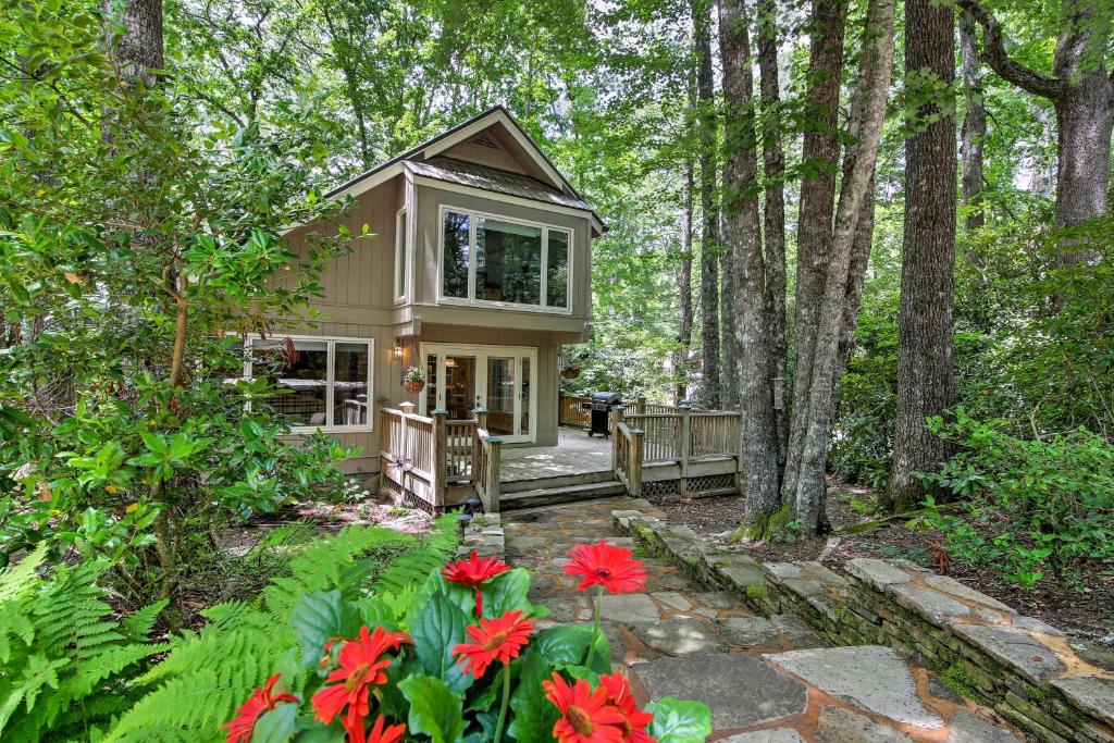 Smallwood Cute Highlands Home with Screened Porch! - main image