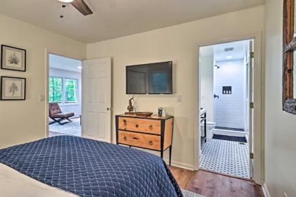 Cozy Highlands Escape - 1 Mile to Downtown! - image 13