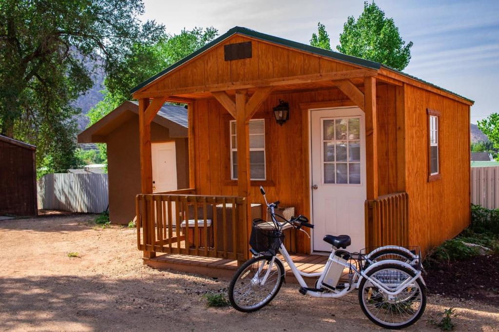 Zion’s Cozy Cabin's - main image