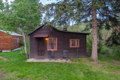 Harney Camp Cabins - image 9