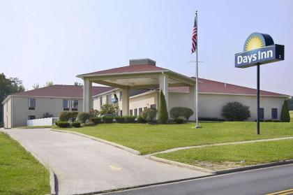 Days Inn by Wyndham Hillsboro - image 1