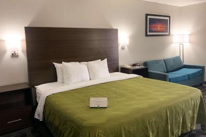 Quality Inn - image 9