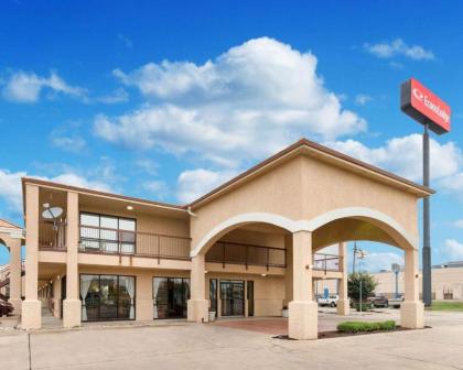 Econo Lodge Hillsboro I-35 - image 7