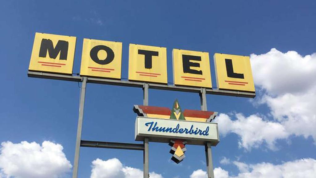 Thunderbird Motel Hillsboro - image 5