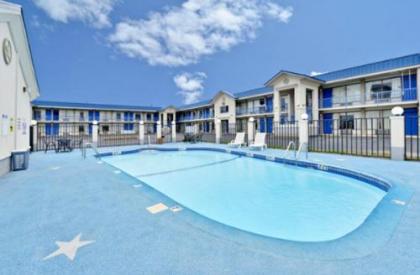 Americas Best Value Inn Hillsboro - image 12