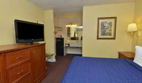 Americas Best Value Inn Hillsboro - image 3