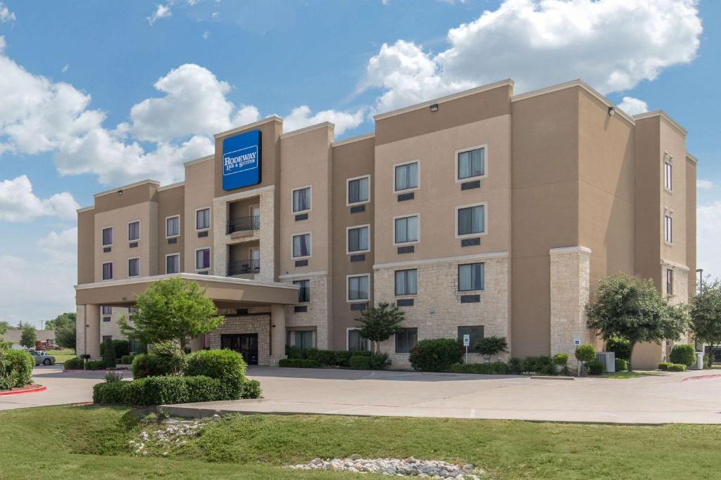 Rodeway Inn & Suites - main image