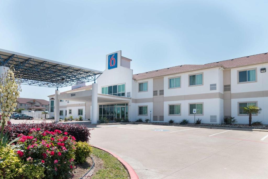 Motel 6-Hillsboro TX - main image